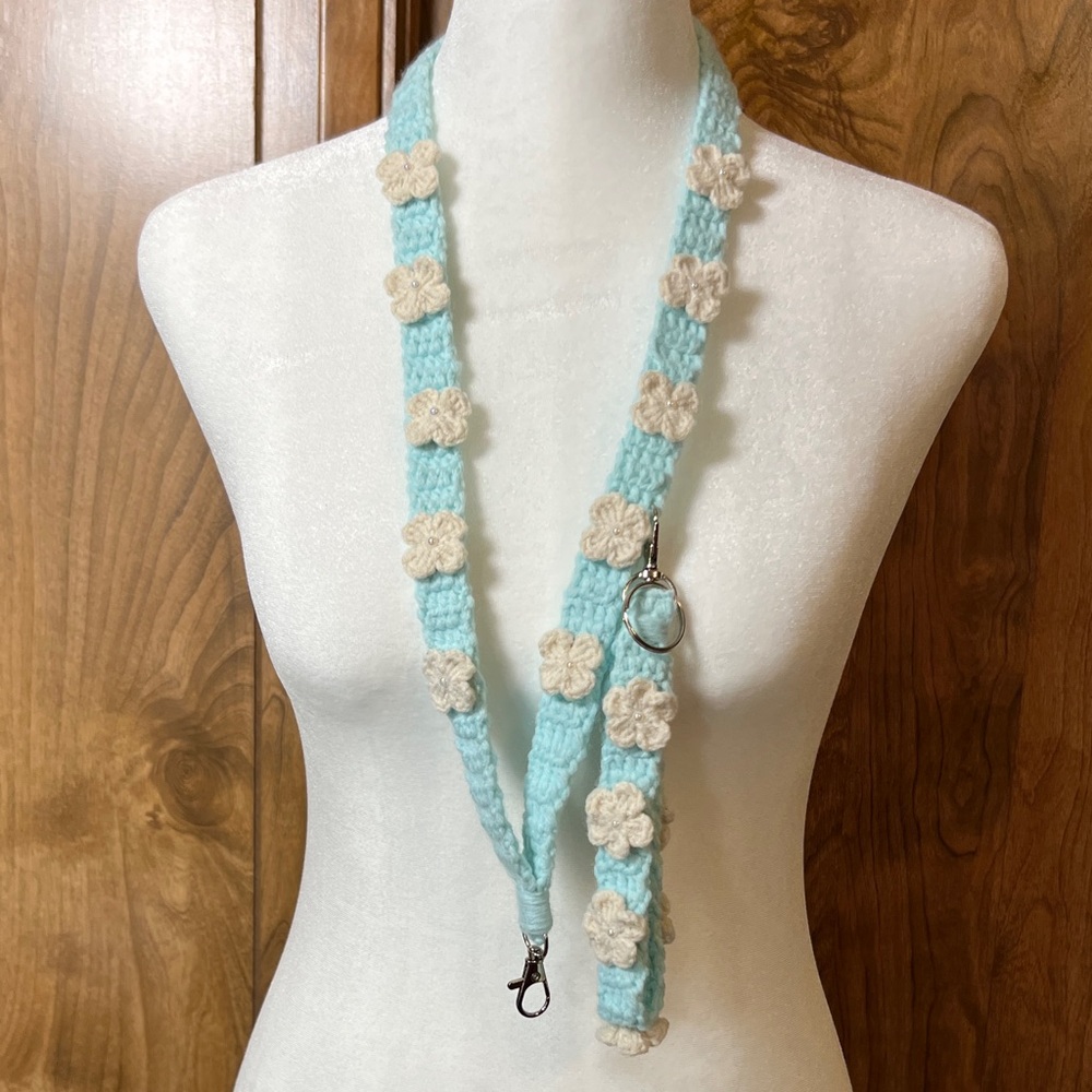 Elegant Floral Crochet Necklace in Blue and Cream